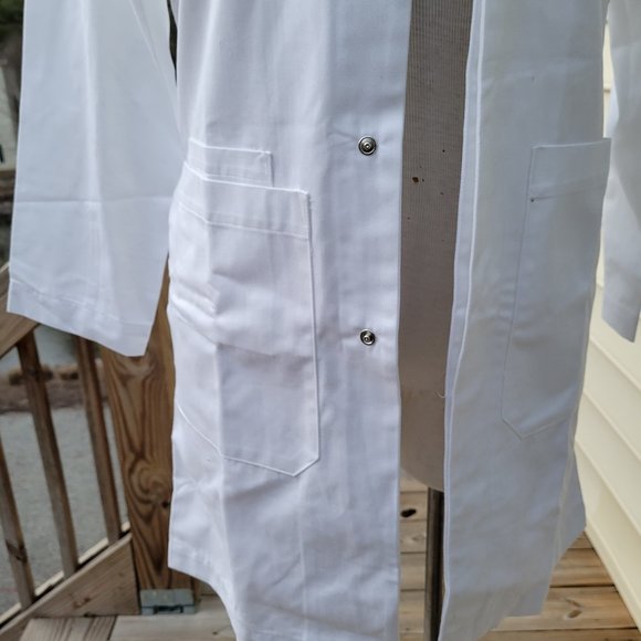 Dr. James - Unisex Lab Coat with Smartphone & Tablet Pockets - Picture 8 of 10